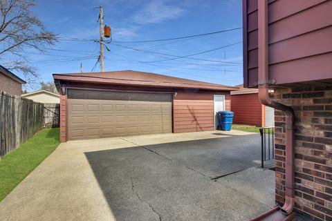 2830 142nd St, Burnham, IL 60633 photo 2