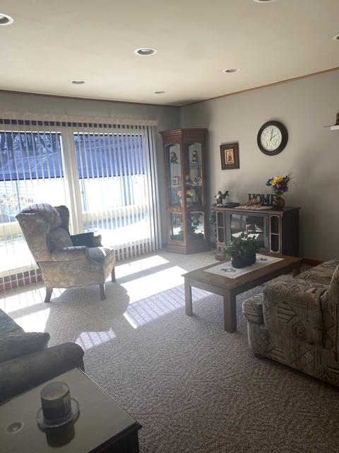 550 Arlington St, Hoffman Estates, IL 60169 photo 3