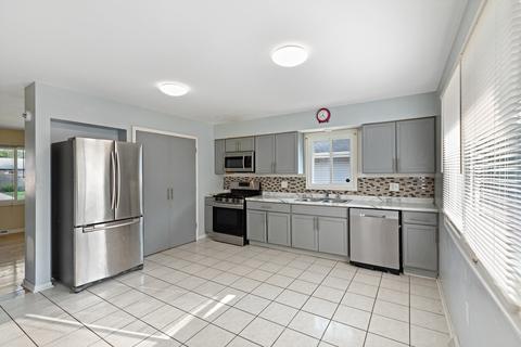 18232 Locust St, Lansing, IL 60438 photo 5