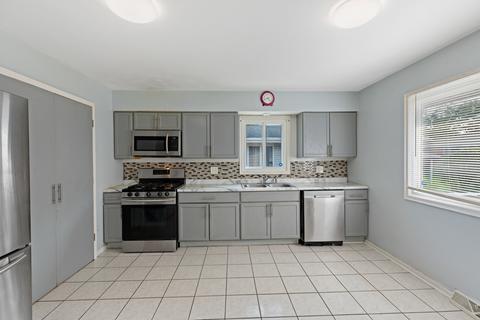 18232 Locust St, Lansing, IL 60438 photo 6