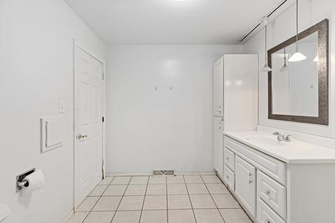 18232 Locust St, Lansing, IL 60438 photo 8