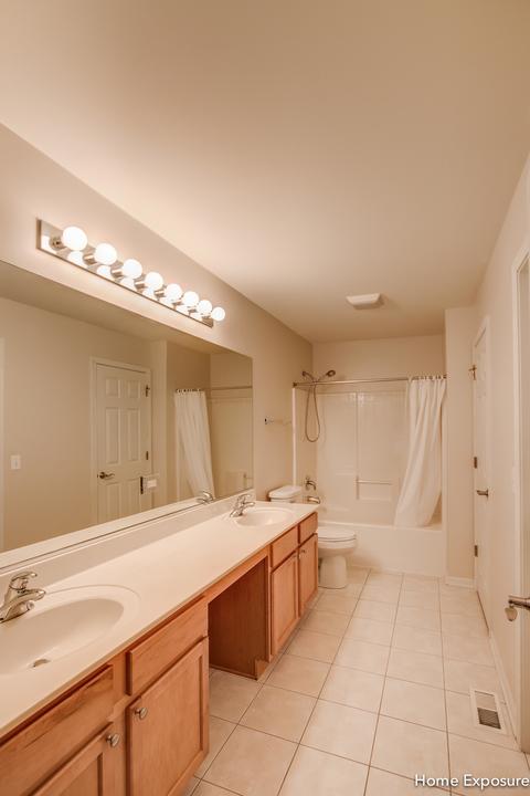 385 Vaughn Cir, Aurora, IL 60502 photo 11