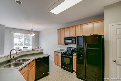 385 Vaughn Cir, Aurora, IL 60502 photo 5