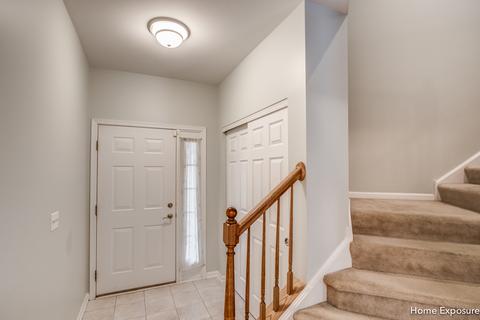 385 Vaughn Cir, Aurora, IL 60502 photo 3