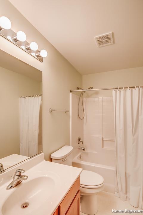 385 Vaughn Cir, Aurora, IL 60502 photo 15