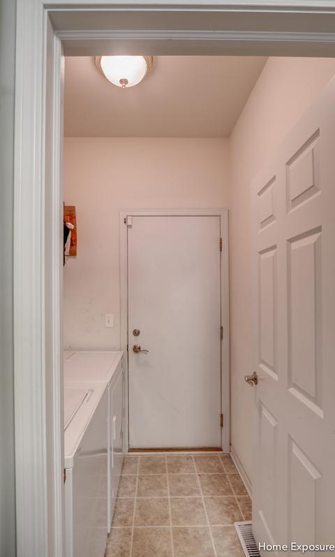 385 Vaughn Cir, Aurora, IL 60502 photo 16
