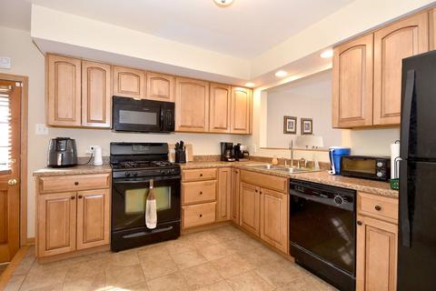 464 E Park Ave, Elmhurst, IL 60126 photo 6