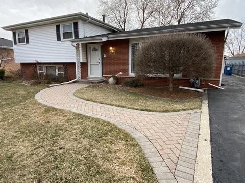 8124 S Octavia Ave, Bridgeview, IL 60455 photo 2