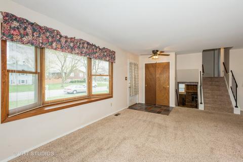 308 Suffield Ct, Geneva, IL 60134 photo 3