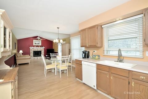 700 Southwick Dr, Algonquin, IL 60102 photo 4