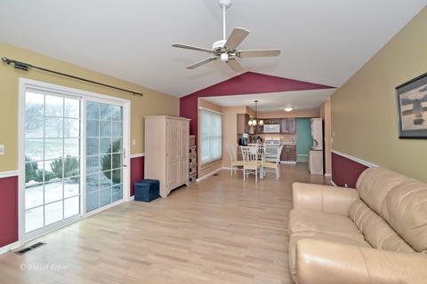 700 Southwick Dr, Algonquin, IL 60102 photo 3
