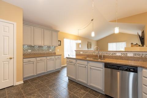 3141 Thunderbird Ct, Aurora, IL 60503 photo 13
