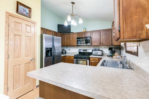 1028 Pear Tree Ln, Wheeling, IL 60090 photo 10
