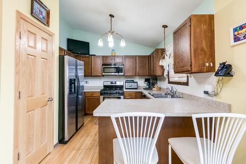1028 Pear Tree Ln, Wheeling, IL 60090 photo 9