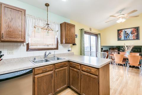 1028 Pear Tree Ln, Wheeling, IL 60090 photo 11