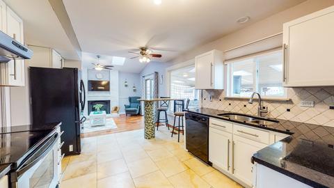 6220 Eagle Ridge Dr, Gurnee, IL 60031 photo 4