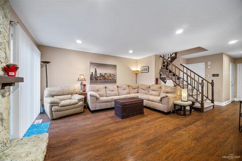 888 Heatherbrook Ct, Wheaton, IL 60189 photo 4