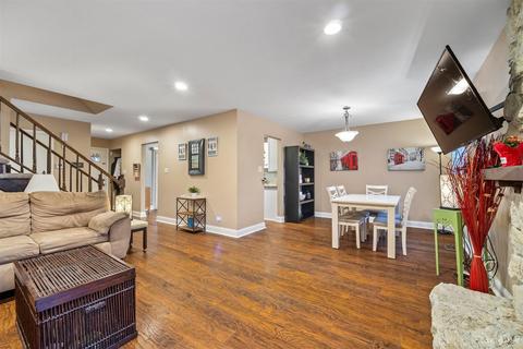 888 Heatherbrook Ct, Wheaton, IL 60189 photo 5