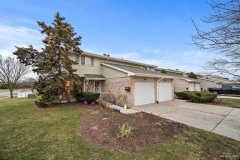 888 Heatherbrook Ct, Wheaton, IL 60189 photo 1