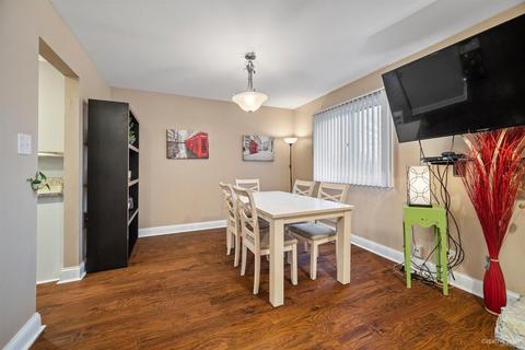 888 Heatherbrook Ct, Wheaton, IL 60189 photo 6