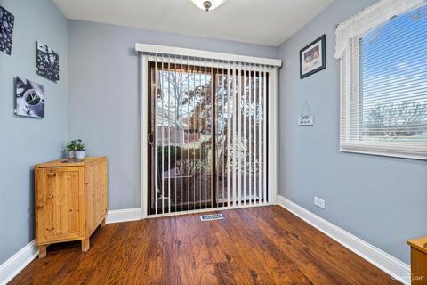 888 Heatherbrook Ct, Wheaton, IL 60189 photo 10