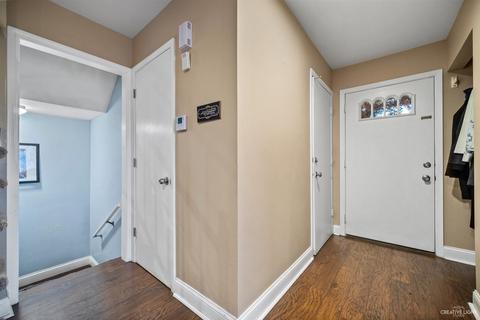 888 Heatherbrook Ct, Wheaton, IL 60189 photo 2