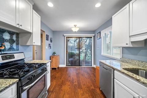 888 Heatherbrook Ct, Wheaton, IL 60189 photo 9