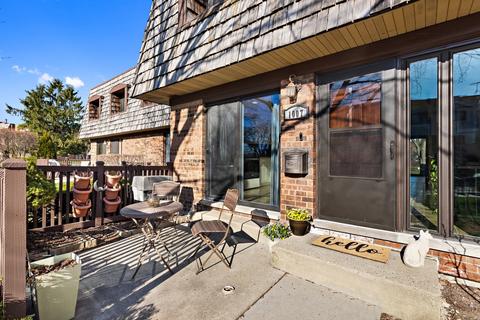 1007 Spring Hill Dr, Northbrook, IL 60062 photo 17