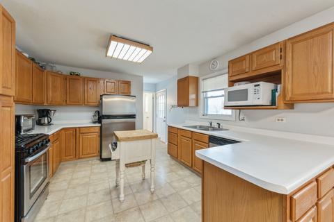 1121 Palm Dr, Wheeling, IL 60090 photo 6