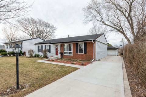 1121 Palm Dr, Wheeling, IL 60090 photo 1