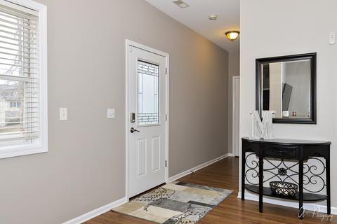 5318 W Highland Dr, Mchenry, IL 60050 photo 2
