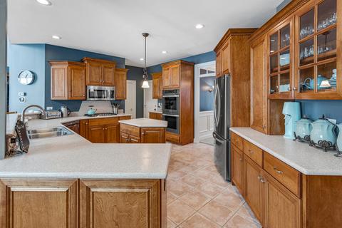 1652 Eagle Brook Dr, Geneva, IL 60134 photo 14