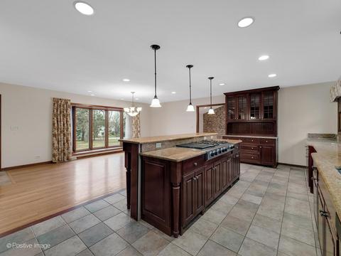 28 W671 Stearns Rd, Bartlett, IL 60103 photo 9