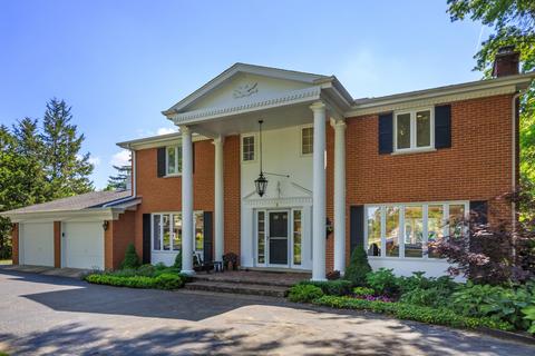 3 Devonshire Dr, Oak Brook, IL 60523 photo 2