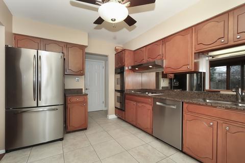 329 Bennett Ln, Des Plaines, IL 60016 photo 6