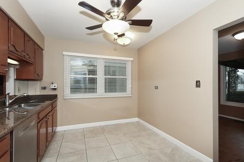329 Bennett Ln, Des Plaines, IL 60016 photo 7