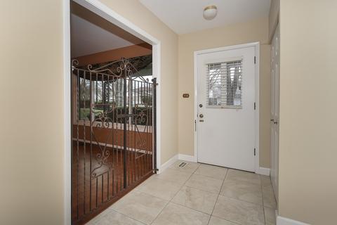 329 Bennett Ln, Des Plaines, IL 60016 photo 5