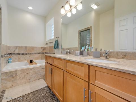 1449 W Augusta St, Chicago, IL 60622 photo 10