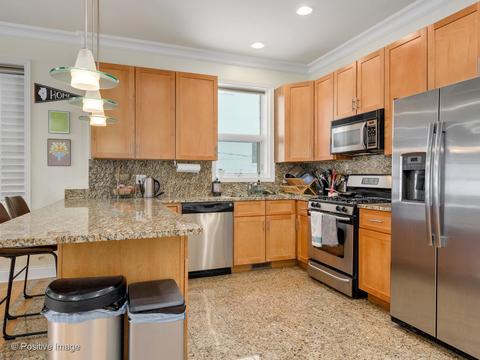 1449 W Augusta St, Chicago, IL 60622 photo 6