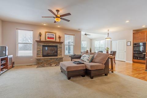 3493 Gallant Fox Dr, Elgin, IL 60124 photo 5
