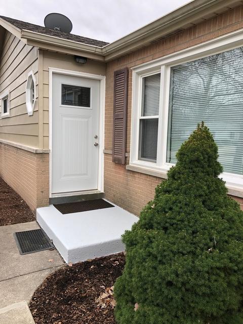 233 E Berkley Ln, Hoffman Estates, IL 60169 photo 2