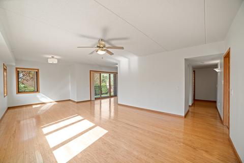 1327 E Washington St #202, Des Plaines, IL 60016 photo 4