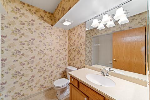 1327 E Washington St #202, Des Plaines, IL 60016 photo 17