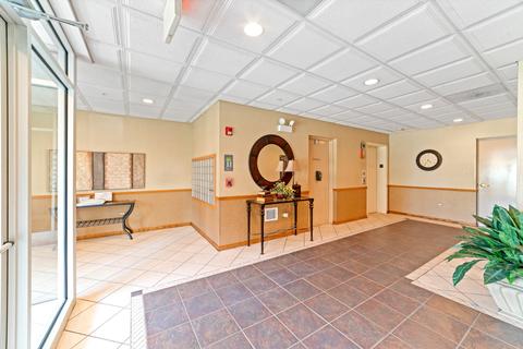 1327 E Washington St #202, Des Plaines, IL 60016 photo 2