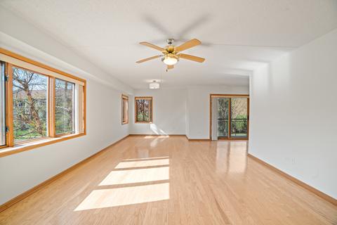 1327 E Washington St #202, Des Plaines, IL 60016 photo 6