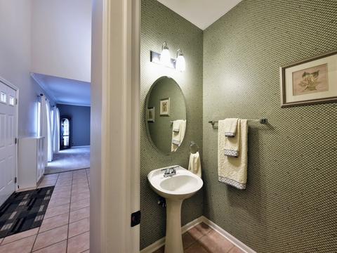519 Flora Dr, Algonquin, IL 60102 photo 4
