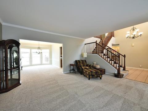 519 Flora Dr, Algonquin, IL 60102 photo 3