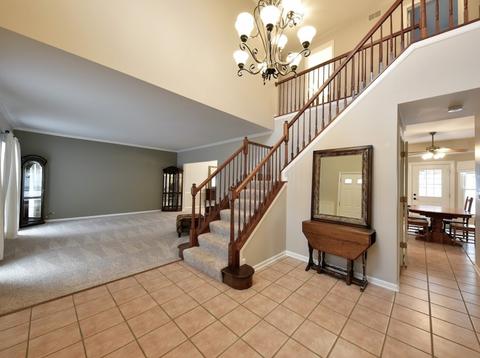 519 Flora Dr, Algonquin, IL 60102 photo 2