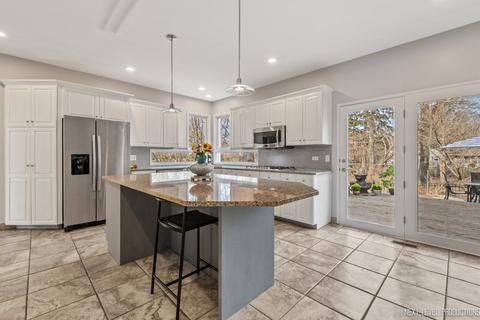 1055 E Hillside Rd, Naperville, IL 60540 photo 4