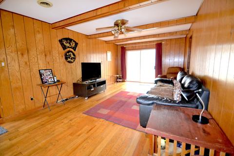 267 Mohawk Dr, Carol Stream, IL 60188 photo 2